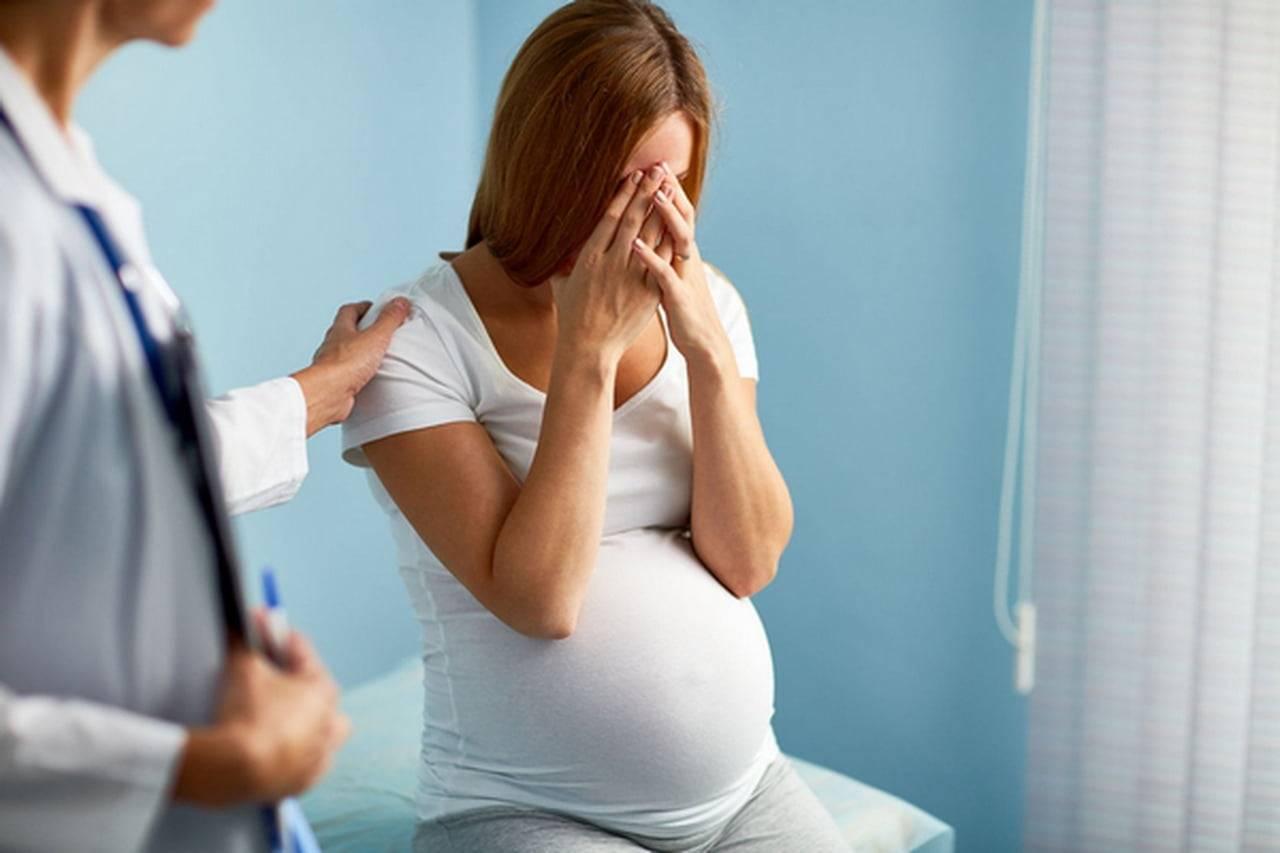 كيف يتأثر الزوج بمراحل الحمل وما هي العلامات التي تشير إلى معاناته