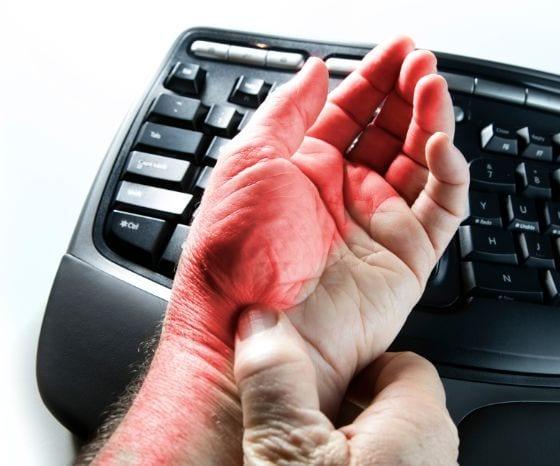 أسباب متلازمة النفق الرسغي المرتبطة بالكتابة المستمرة