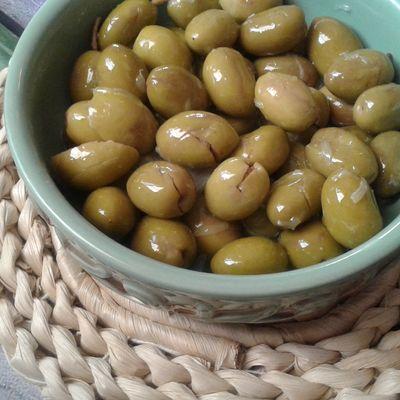 نصائح للحفاظ على نكهة الزيتون المخلل وجودته بعد التخليل