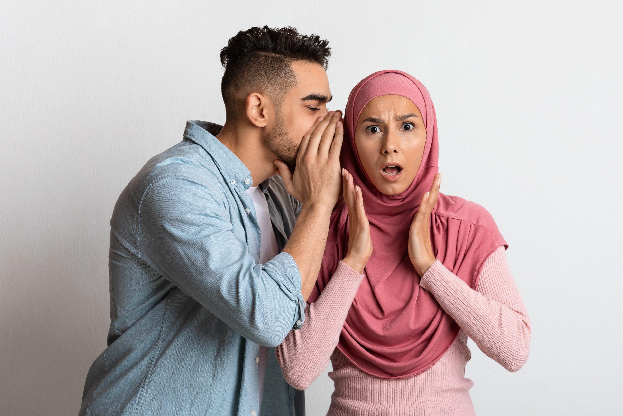 كيف تعزز النميمة التفاهم العاطفي بين الزوجين