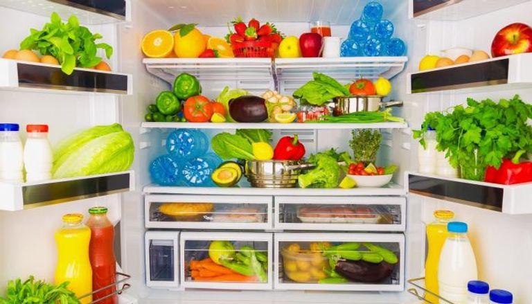 أفضل الطرق لتخزين الأطعمة الحساسة خارج الثلاجة