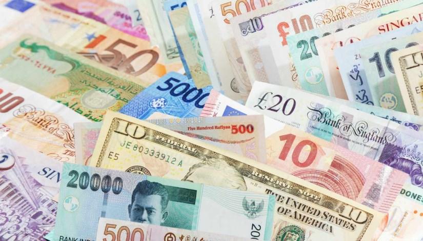 مقارنة أداء العملات الأجنبية الكبرى مقابل الجنيه والدولار في السوق المالية