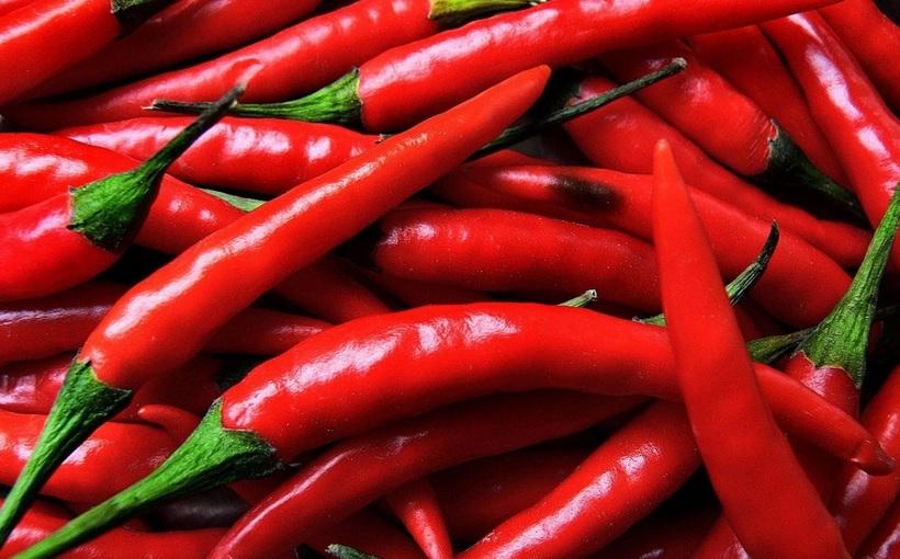كيفية استخدام الفلفل الحار بأمان لتحسين الصحة الجنسية
