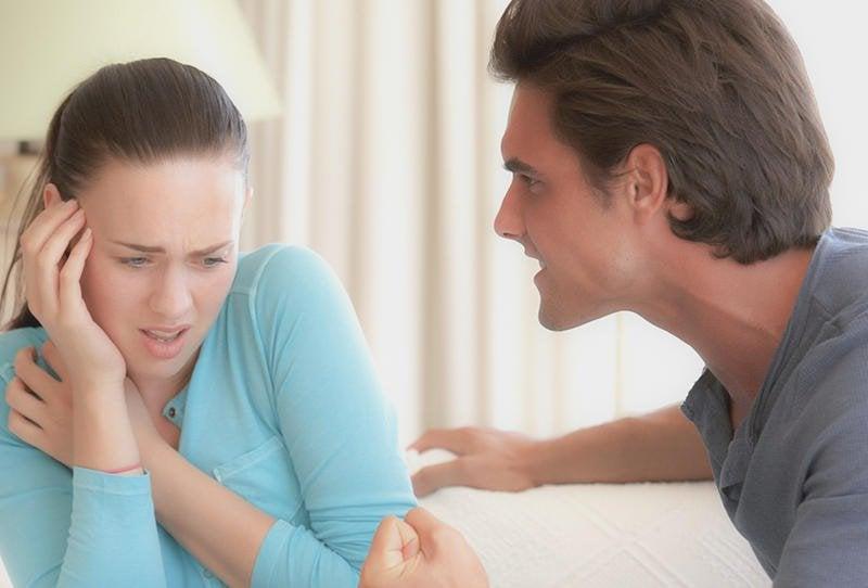فهم أسباب العناد لدى الزوج وتأثيرها على الحياة الزوجية