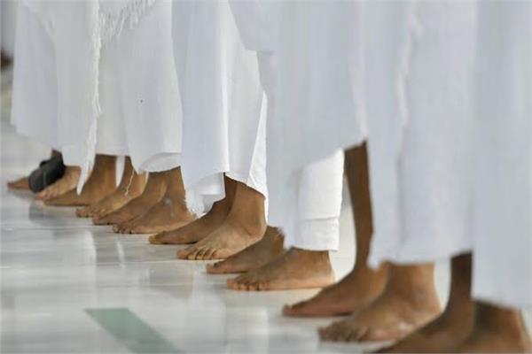 مفهوم المباعدة بين القدمين في الصلاة وأهميته لدعم الثبات
