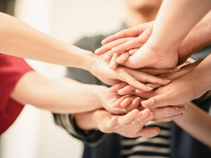 نصائح لتعزيز العلاقات الاجتماعية والمهنية في ظل التحديات اليومية