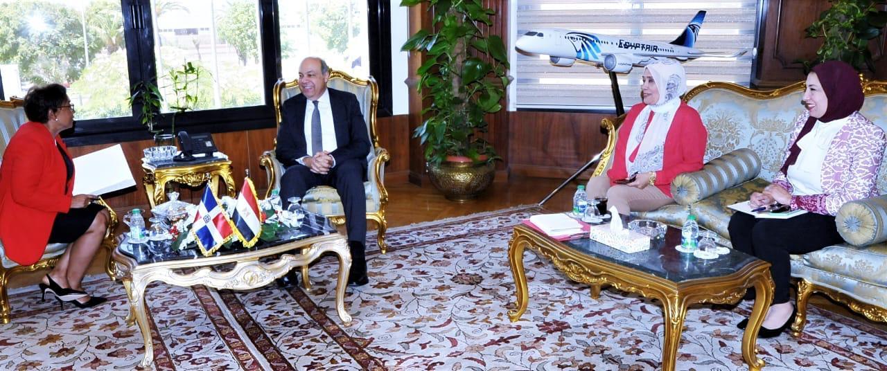 مؤشرات التعاون الاقتصادي بين مصر والدومينيكان فرص الاستثمار المتبادلة لتعزيز الشراكة الاستراتيجية تطوير القطاعات السياحية والثقافية لدعم العلاقات الثنائية توصيات لتحقيق التكامل الصناعي والتكنولوجي بين البلدين