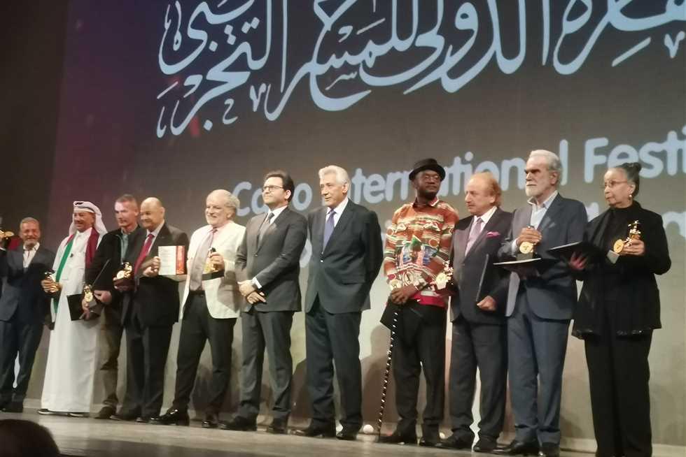 بتجسيد روح الفراعنة في بتابلوهات مبهرة
