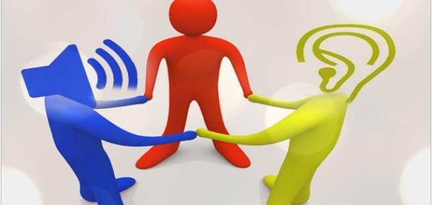 تطوير مهارات التواصل وفهم الأدوار لتعزيز الروابط بين الأصدقاء من مختلف الأبراج